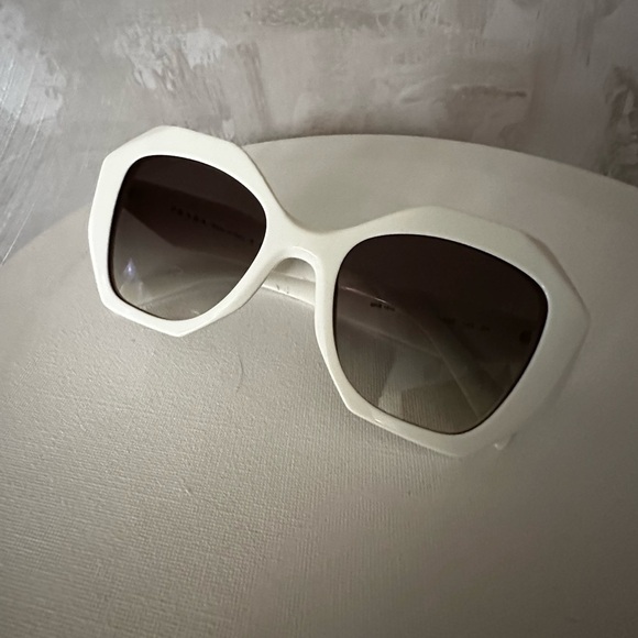 SOLD
Prada  geometric cat eye sunglasses gradient Prada Milano - Picture 1 of 16